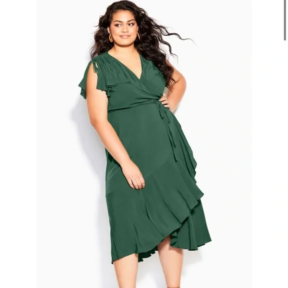 green emerald velvet dress City Chic NWT Vienna Maxi Dress in Vivid Green Size 18
